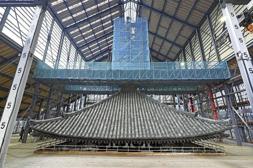 奈良：興福寺五重塔 素屋根完成：地域ニュース : 読売新聞