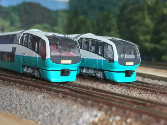 251系「スーパービュー踊り子 」新塗装（SVO) 入線です。KATO 10-1411