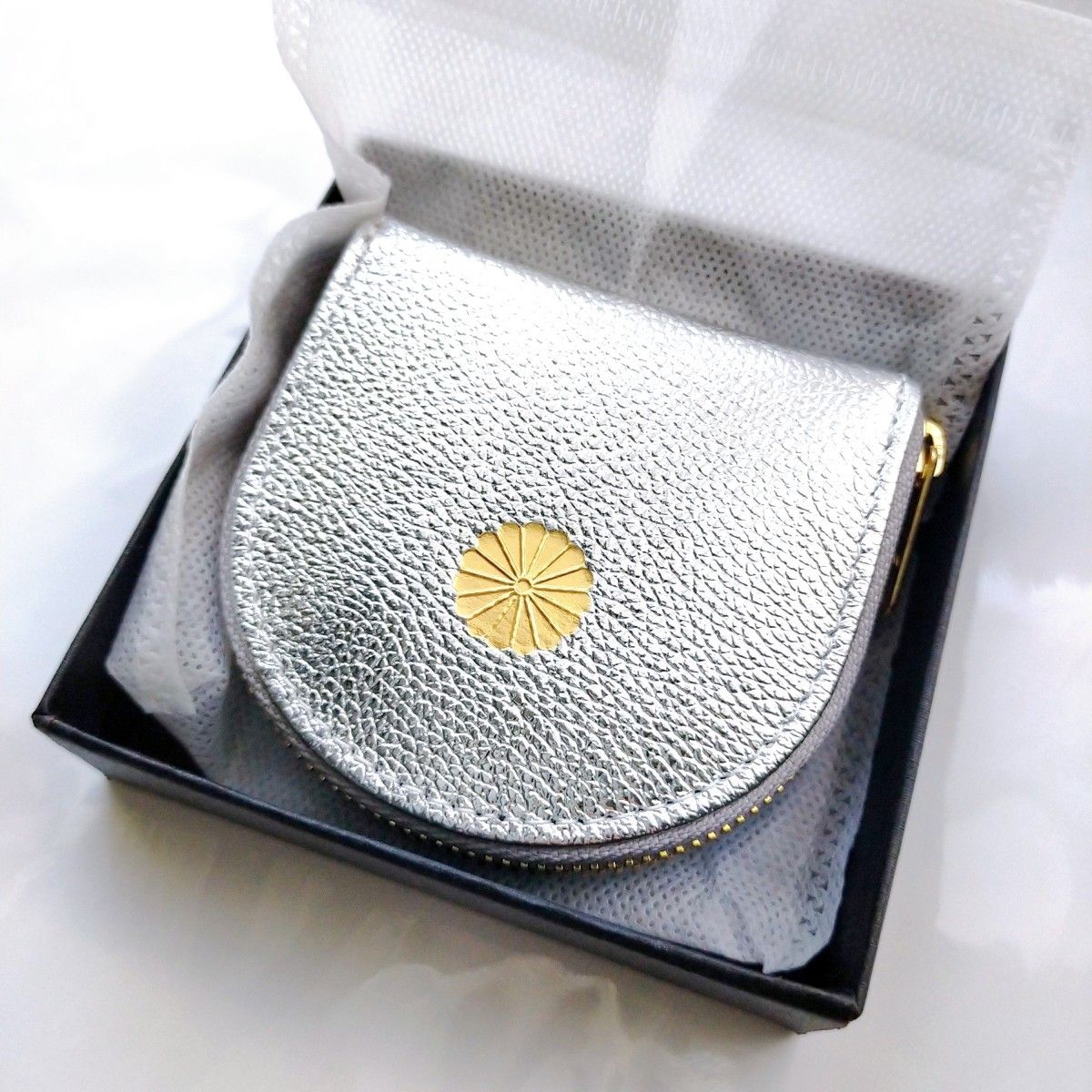 新品未開封】皇居限定 菊の御紋入り馬蹄型 コインケース 財布 小銭入れ
