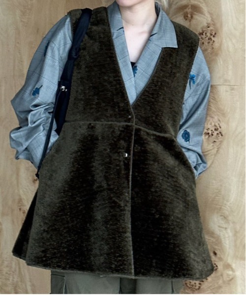Ameri（アメリ）の「BOA V NECK REVERSIBLE PEPLUM VEST（ベスト