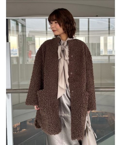 Mila Owen（ミラオーウェン）の「ノーカラーシャツカーブボアコート