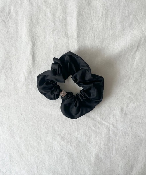 GANNI（ガニー）の「GANNI Duchesse nylon scrunchie（シュシュ）」 - WEAR