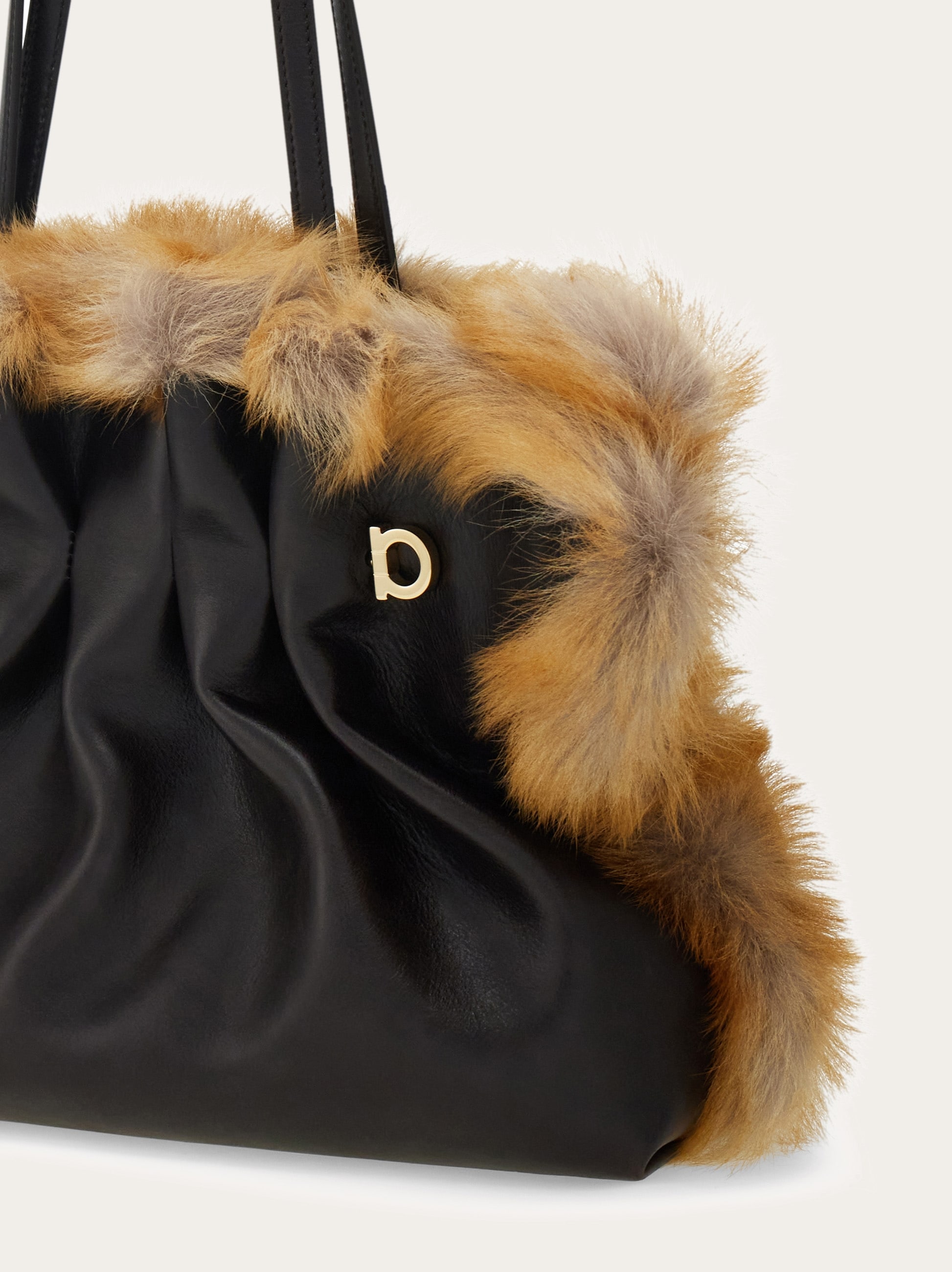 フェラガモ ソフトバッグ(M) - ウィメンズ | Ferragamo