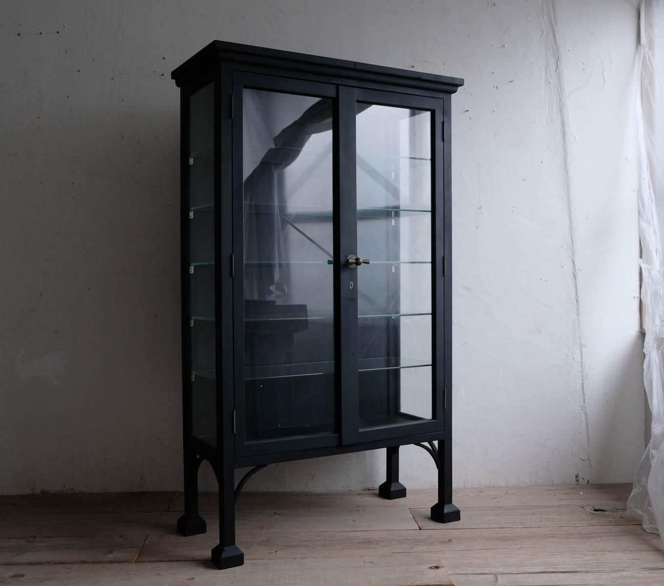 漆黒のガラスキャビネット| ライフスタイルショップICCA Online shop