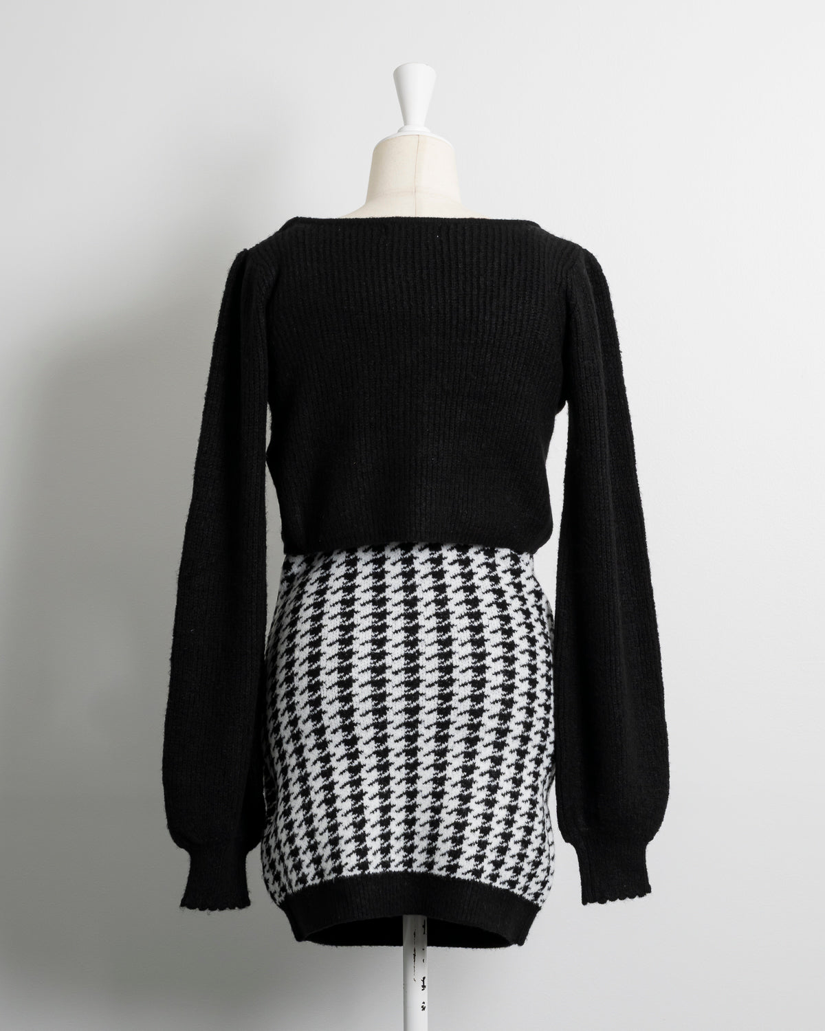 リボンレイヤード千鳥柄ニットワンピ – pium