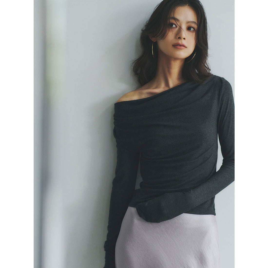 アニュアンス anuans ギャザードレープカットトップス （BLACK） -靴