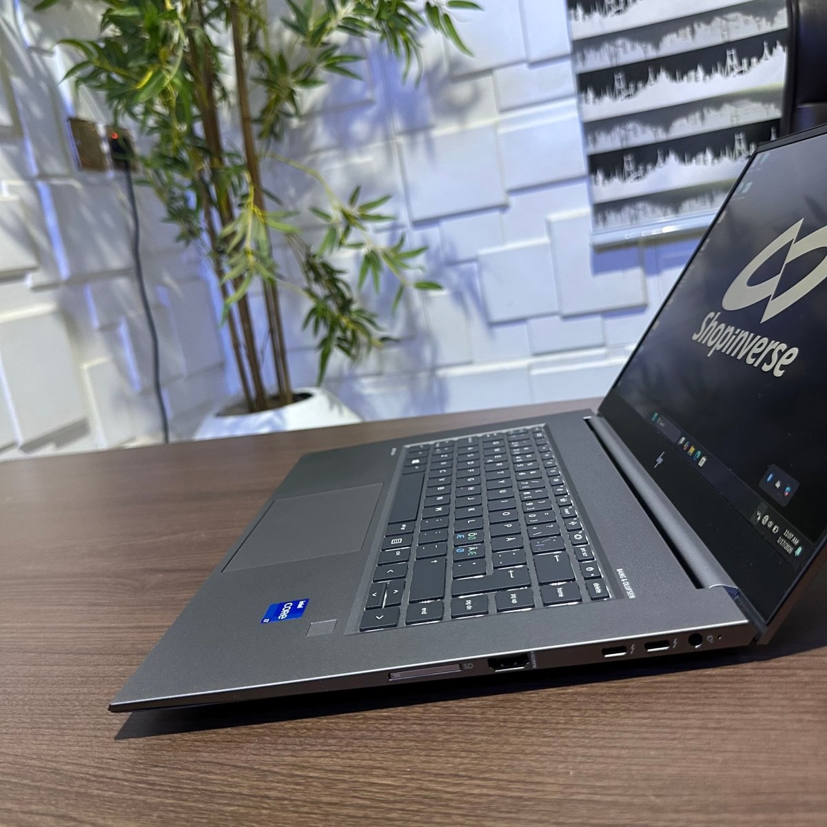 HP zBook Studio G8 - 11th Gen. Intel Core i7 - 512GB SSD - 16GB