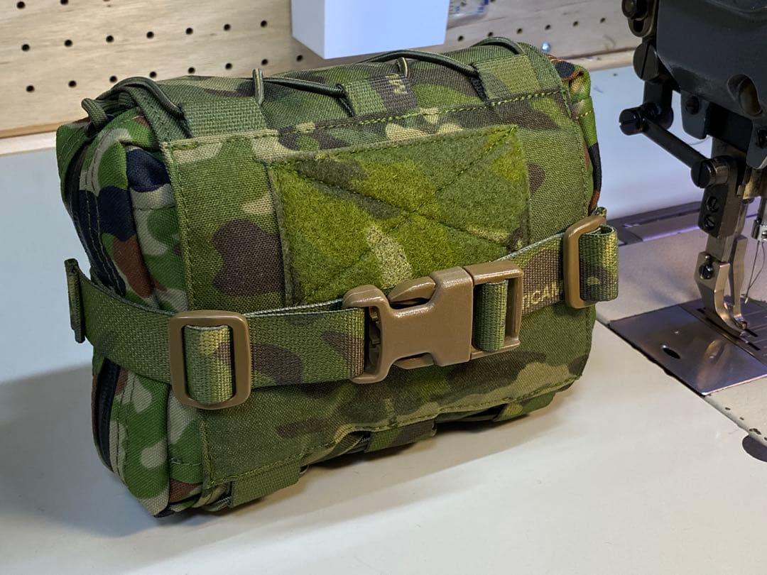 陸自救急品袋　ブローアウトキット　個人製作品　マルチカムトロピック 陸自救急品袋 ブローアウトキット 個人製作品 - メルカリ