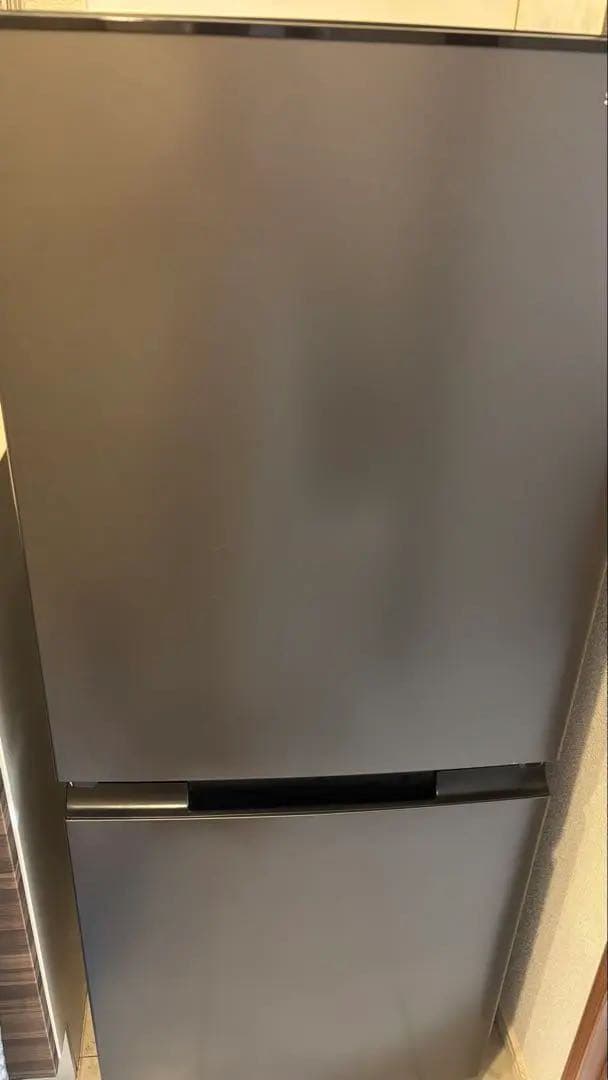 【SHARP】冷蔵庫 SJ-D15J-H ブラック Amazon.co.jp: シャープ(SHARP) 冷蔵庫 SJ-D15J-H 幅49.5cm 152L 扉の