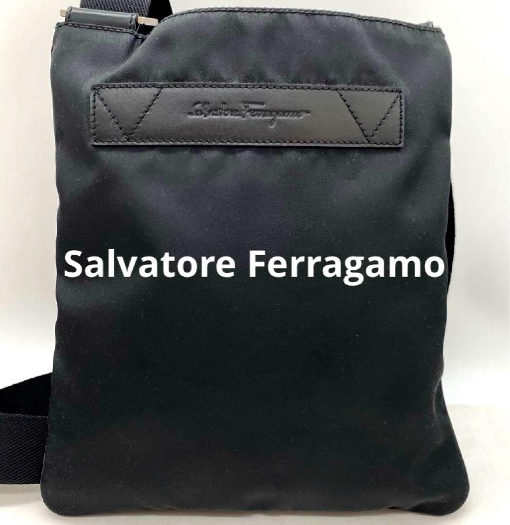 美品 Salvatore Ferragamoショルダーバッグ クロスボディバック FERRAGAMO（フェラガモ） バッグ ショルダーバッグ ガンチーニ クロス