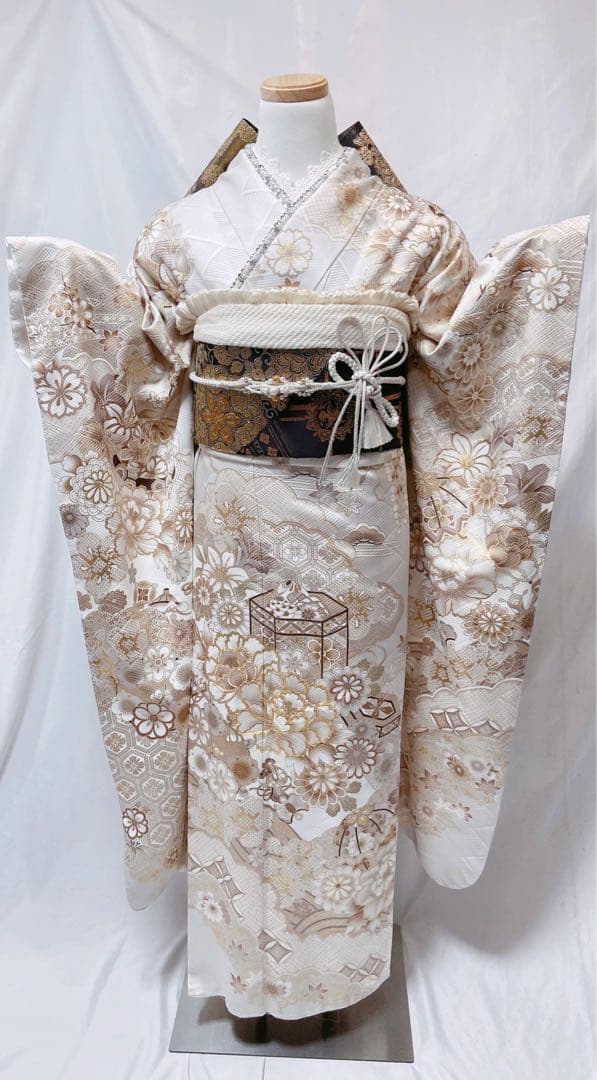 みどり 振袖 クリーム色と金色の花柄 成人式 振袖7点セット YUMI KATSURA（ユミカツラ） 振袖 レンタル 成人式 21点セット 桂由美