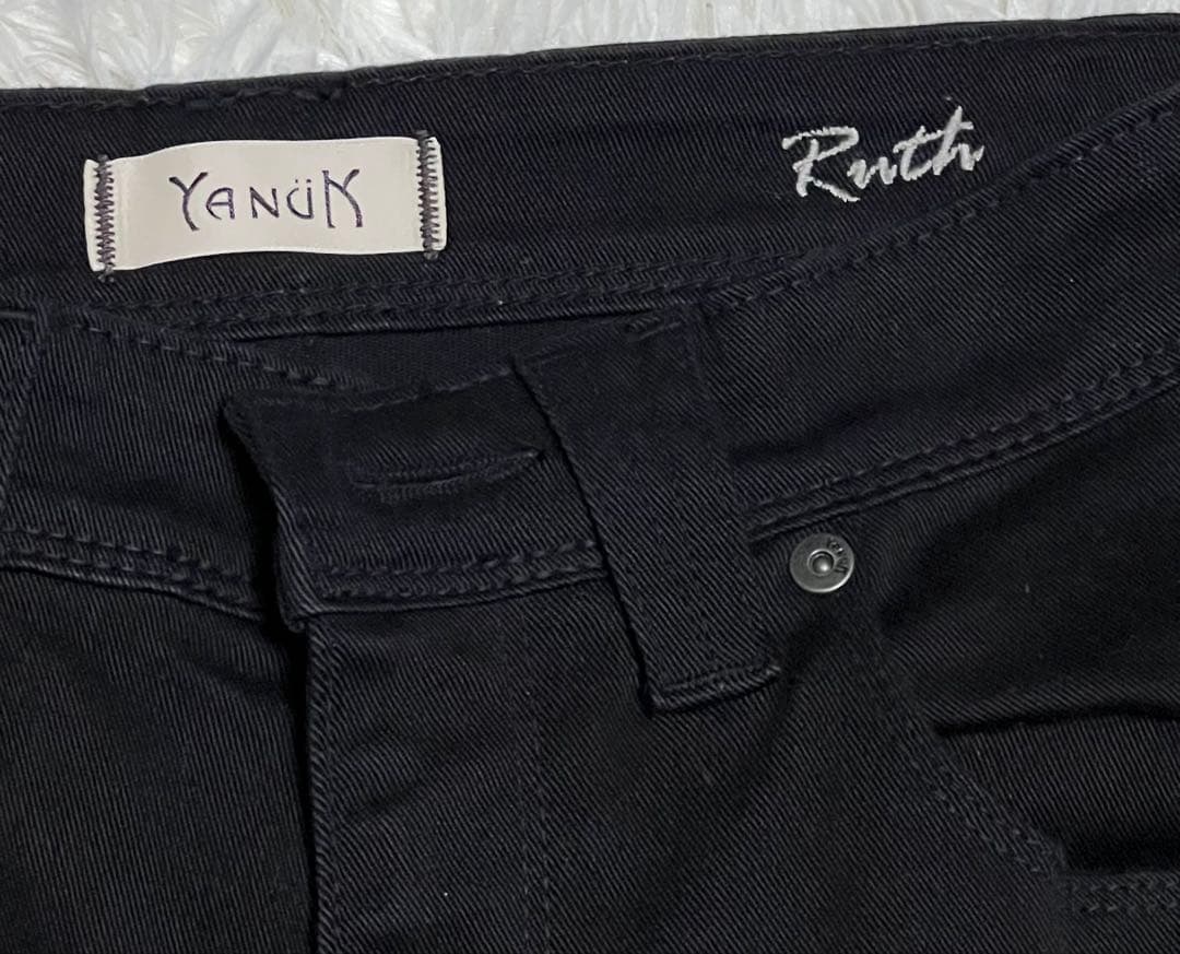 《極美品》YANUK ヤヌークRUTH スリムテーパードデニムW23 ブラック