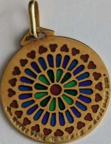 希少ノートルダム大聖堂バラ窓18kペンダントヘッド Amazon | バラ窓 ペンダントチャーム パリノートルダム大聖堂 18金