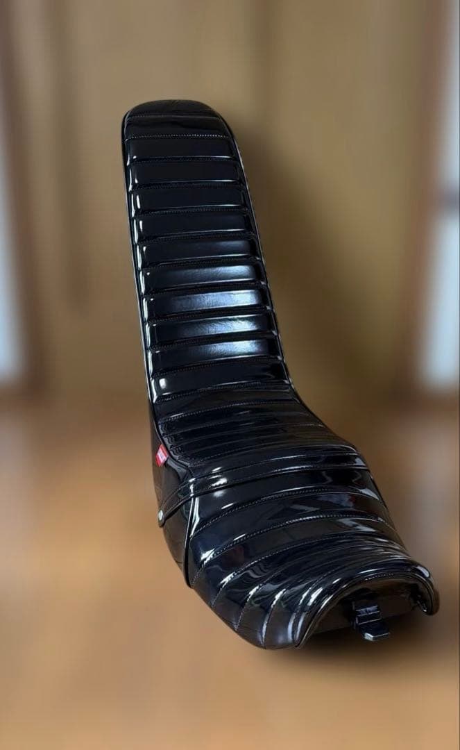 【未使用】ゼファーχ 三段シート　60cm エナメルブラック カワサキ ゼファーχ カイ ZR400C 3段シート エナメル ブラック 三段