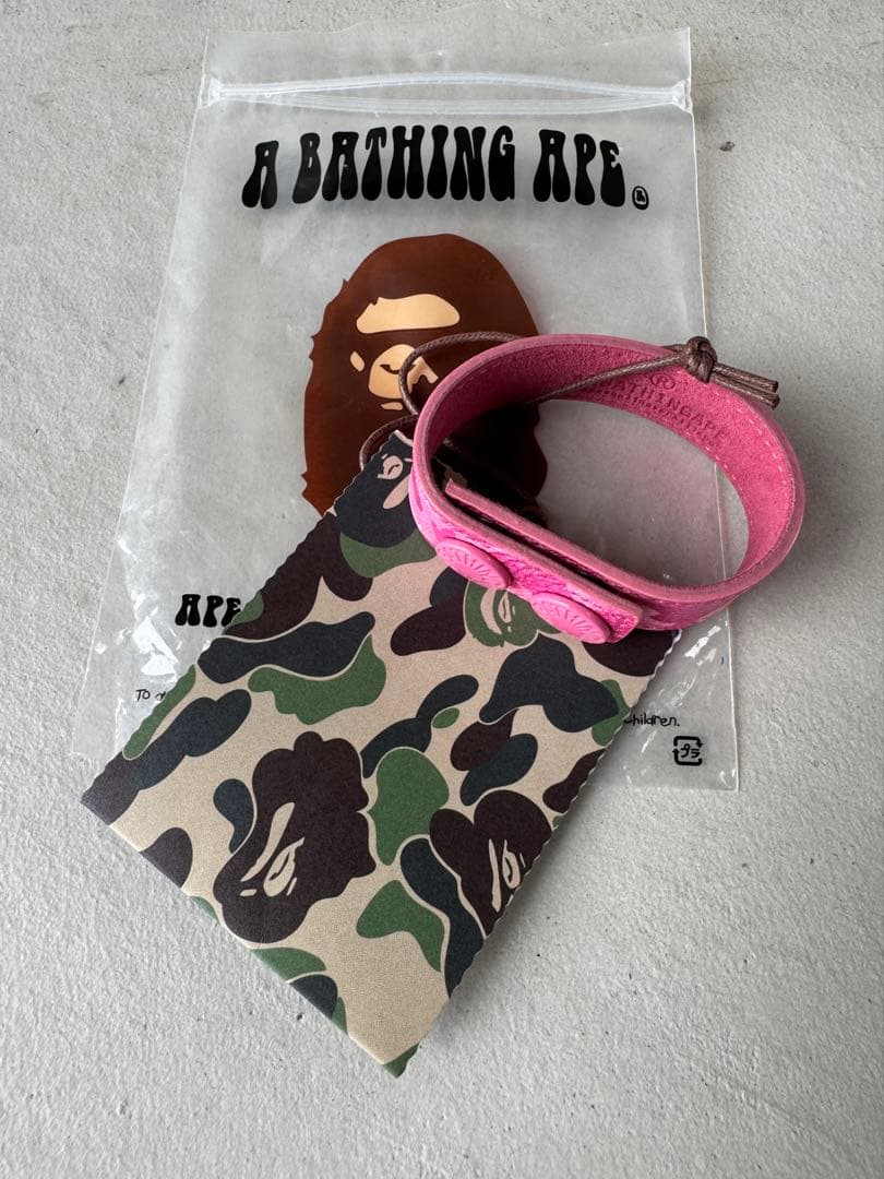 《A BATHING APE》アベイシングエイプ レザーブレスレットtkb094
