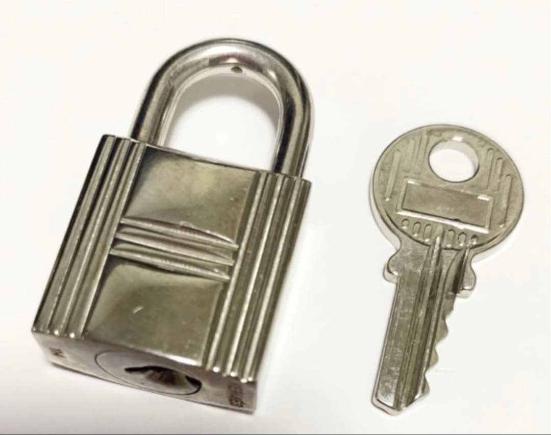 エルメス カデナ&キー （鍵 南京錠 ）シルバー #114 楽天市場】エルメス カデナ カデナ シルバー 中古 艶あり 光沢あり 鍵
