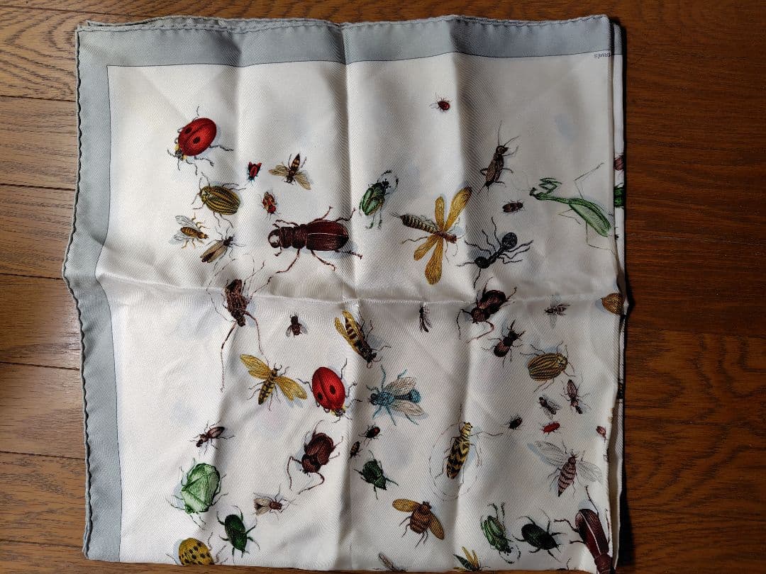 HERMESカレ90　レア　昆虫柄 楽天市場】美品 エルメス HERMES カレ90 Insect 昆虫 大判スカーフ 白